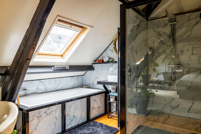 Heksenhuis Funda badkamer