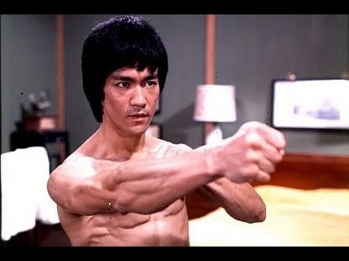 Bruce Lee 1-inch punch