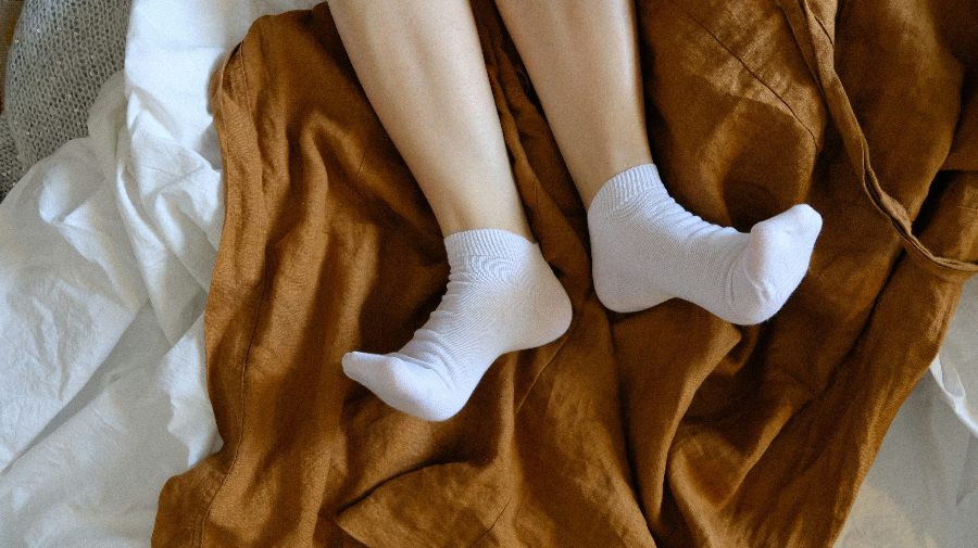 sokken aan in bed