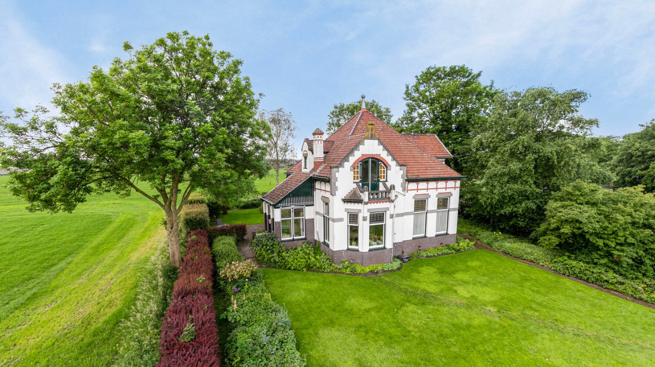 https___www.malemonkey.nl_wp-content_uploads_2025_01_funda-villa-koetshuis-wijnkelder-leens