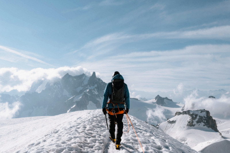 alpinist-beklimmen-mount-everest