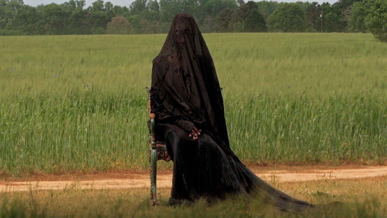 trailer-the-woman-in-the-yard